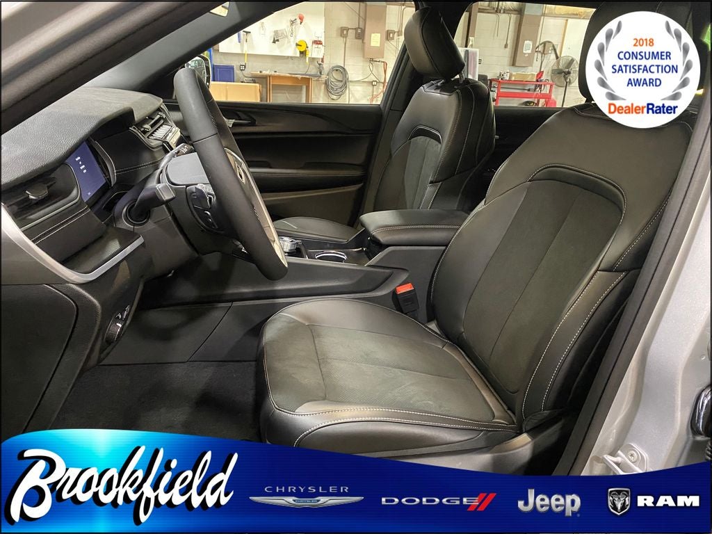 2025 Jeep Grand Cherokee GRAND CHEROKEE L ALTITUDE 4X4