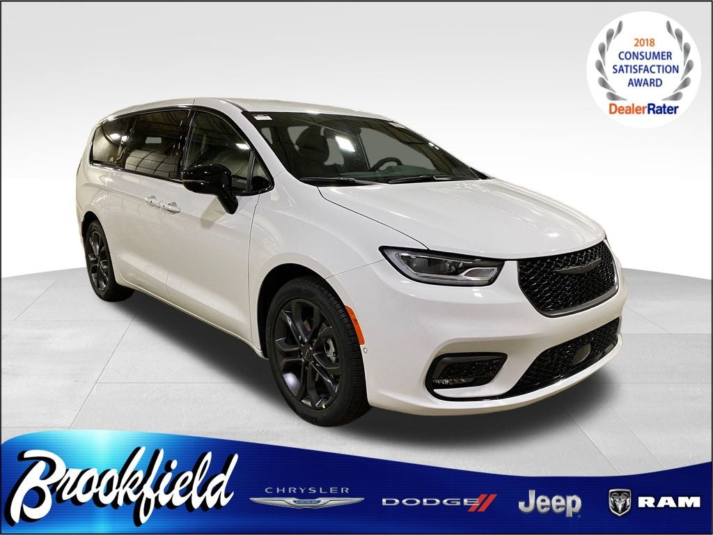 2026 Chrysler Pacifica Select's photo