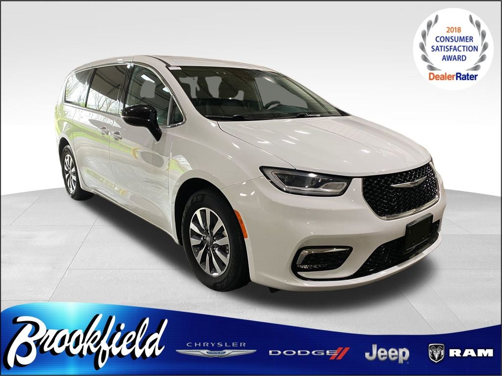 2024 Chrysler Pacifica Hybrid Select PHEV's photo