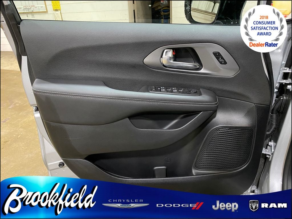 2026 Chrysler Pacifica PACIFICA SELECT AWD