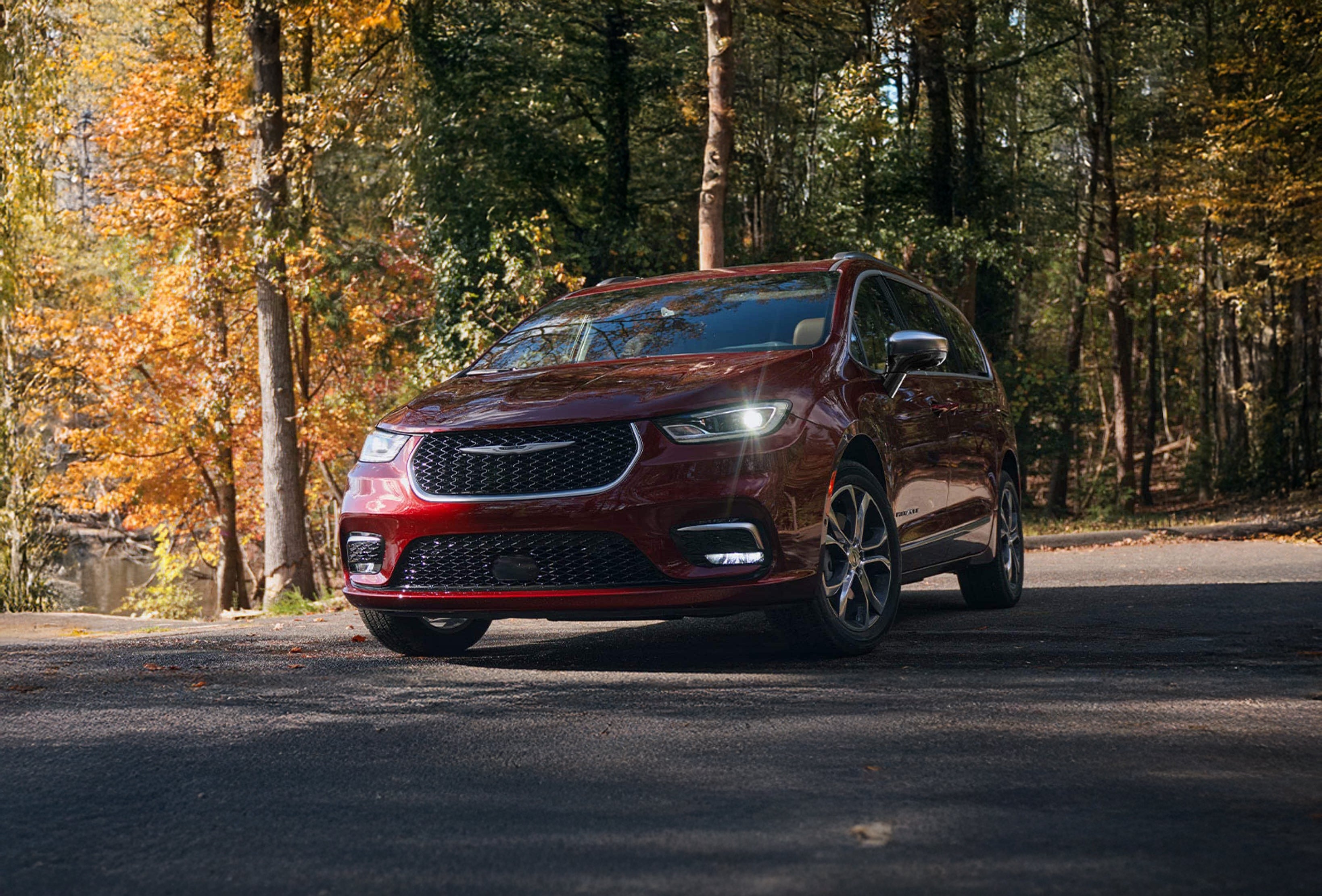2026-Chrysler-Pacifica-Exterior