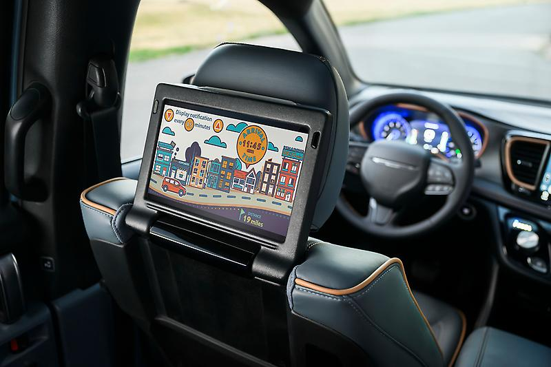 Advanced tech features and touchscreen entertainment options in the 2027 Chrysler Pacifica
